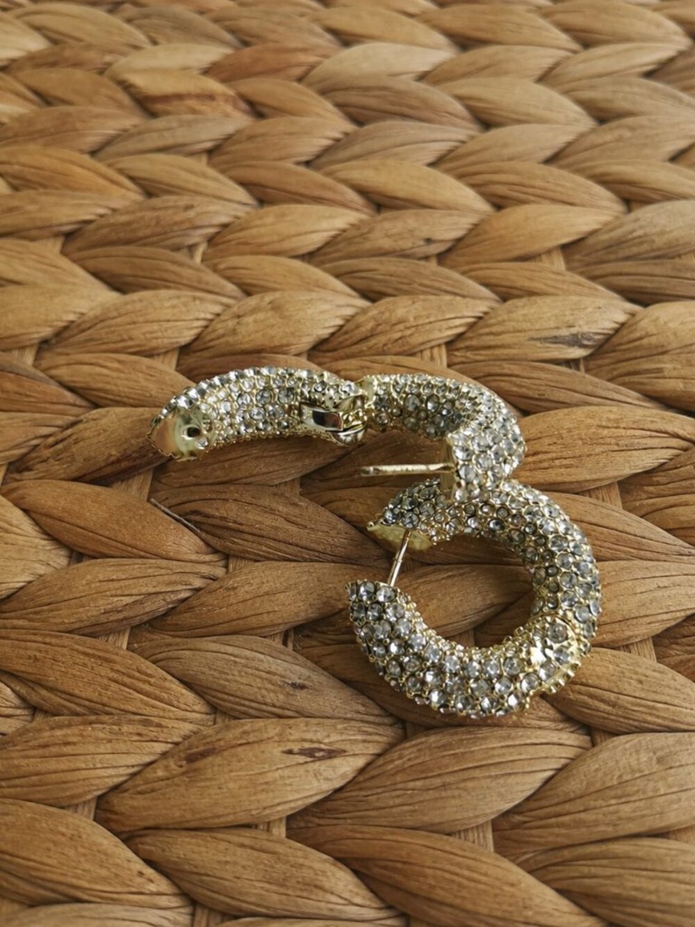 Kendra Scott Mikki Pave Hoop EARRINGS Gold White Crystal Sparkly Glamour - Picture 2 of 4